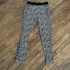 Top Shop Size 4 Black & White Medallion Print Pants